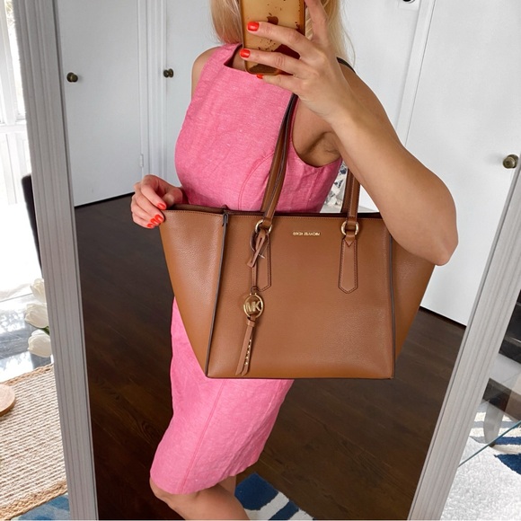 👜 MICHAEL KORS TAN LEATHER LARGE KRIS LUGGAGE TOTE! - Picture 2 of 15